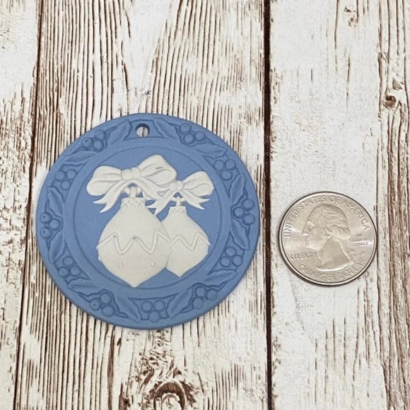 Vintage WEDGWOOD Blue Jasper Ware Baubles Christmas Ornament - Picture 5 of 9